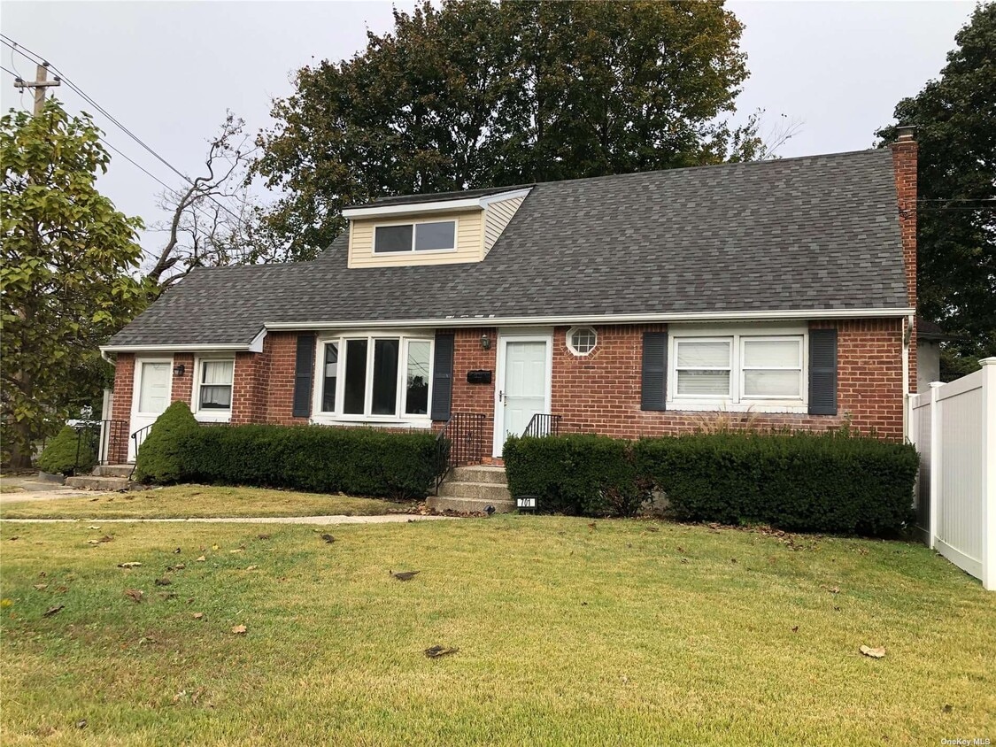701 Pine Ave, West Islip, NY 11795 House Rental in West Islip, NY
