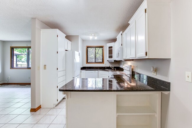 Building Photo - Two bedroom townhome with two garages avai...