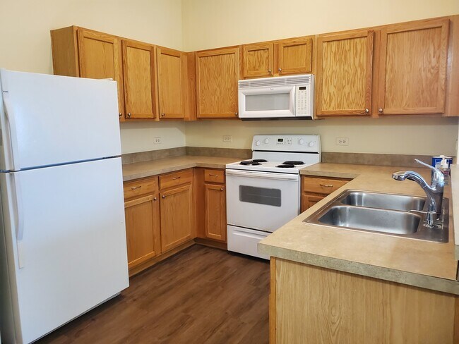 Building Photo - 131 Silverstone Dr