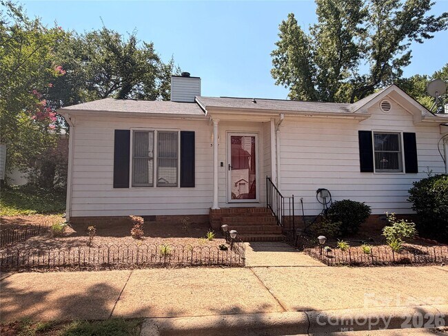 Foto del edificio - 5917 Crape Myrtle Ln