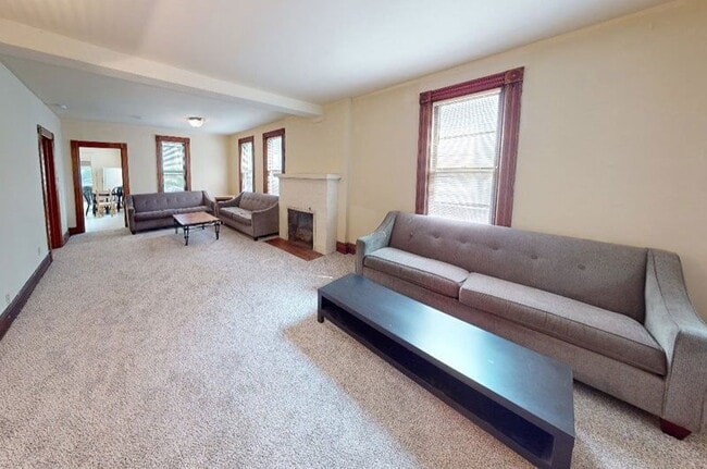 Photo - 319 Catherine St House