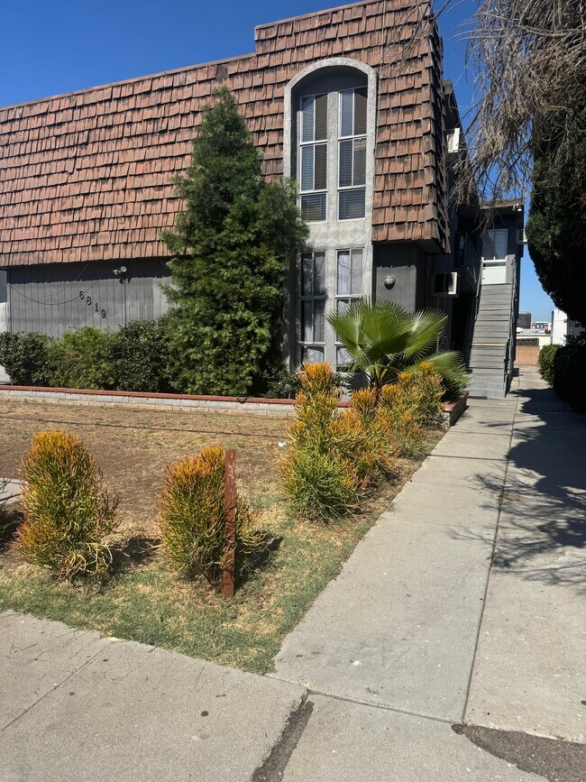 Foto del edificio - 6819 Variel Ave