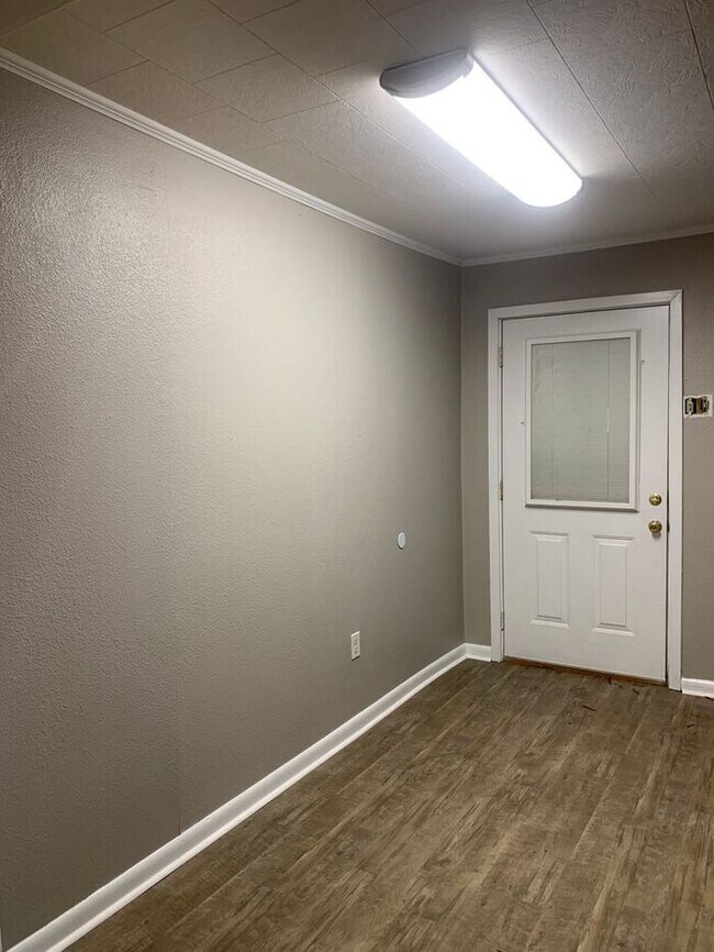 Building Photo - 1410 Watkins, 3bd/1bth Home, Great Neighbo...