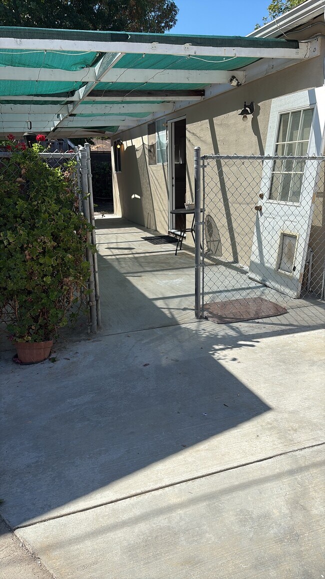 Foto del edificio - 5857 Melvin Ave
