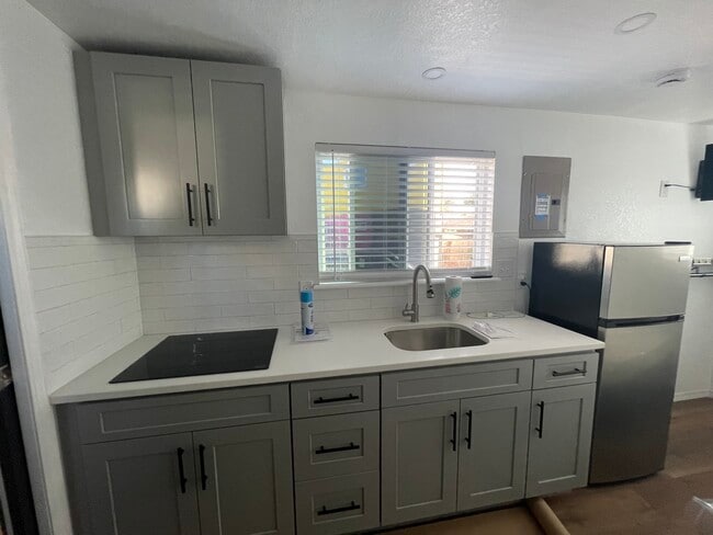 Foto del edificio - 207 S Sabinas St