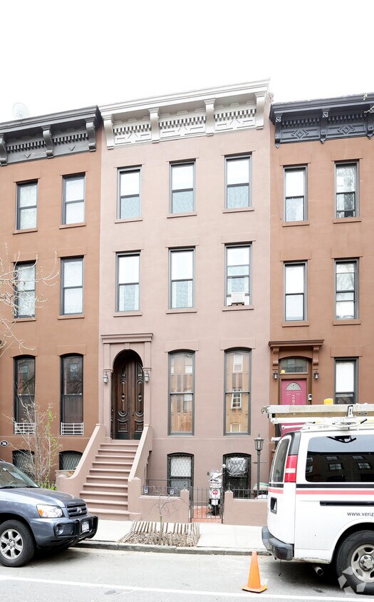 Primary Photo - 394 Sackett St