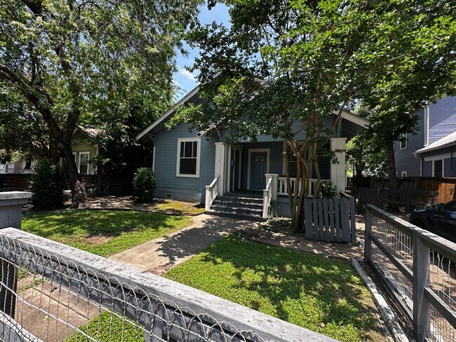 Building Photo - UT PRE-LEASE: Hyde Park 4 bed / 3 bath.  O...