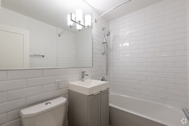 1BR, 1BA - 631SF - Bathroom - 100 Cosburn Ave