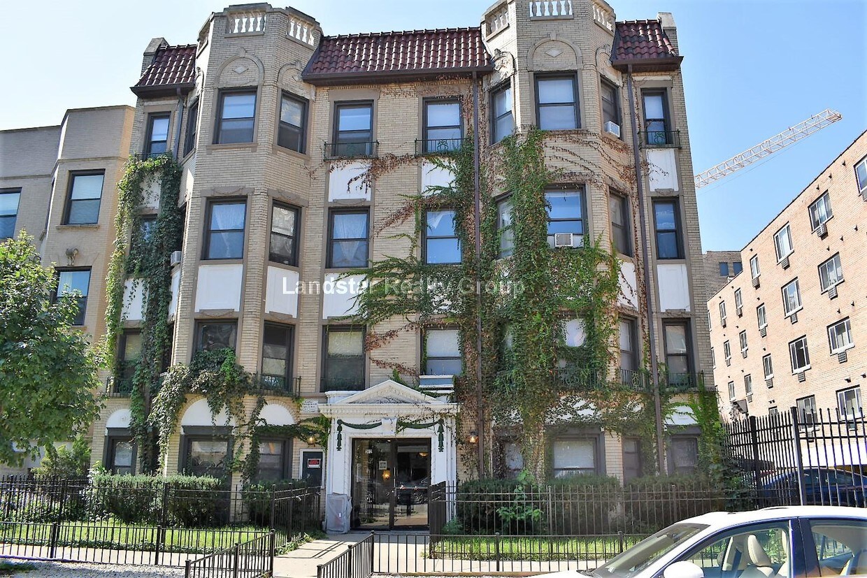 Foto principal - 3812 N Pine Grove Ave