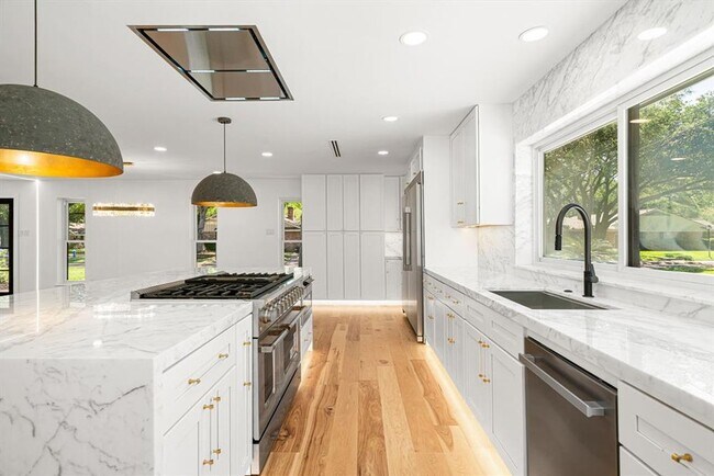 Foto del edificio - 2506 Briarbrook Dr
