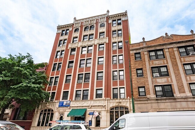 Foto del edificio - 505 W Belmont Ave