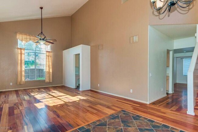 Foto del edificio - Charming Spacious 4 Bed. 3 Ba. Home with 3 Car Gar. Located the Desirable Continental Ranch