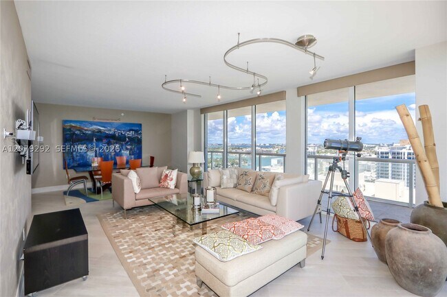 Foto del edificio - 6365 Collins Ave