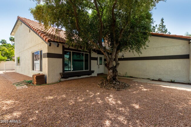 Building Photo - 1337 E Northshore Dr