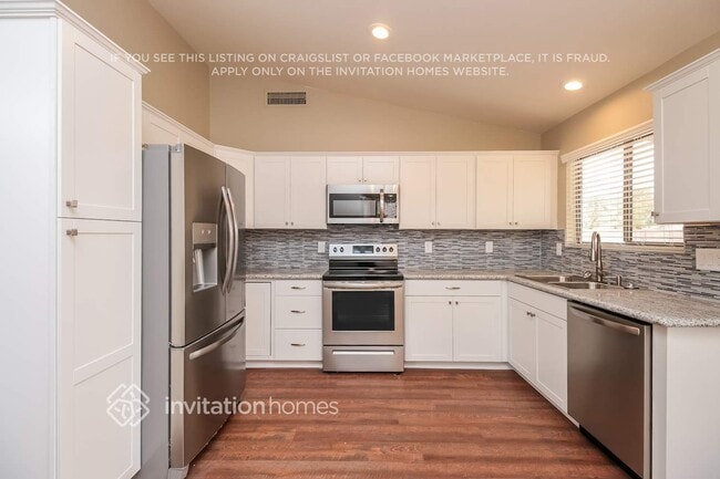 Building Photo - 30737 N Royal Oak Way