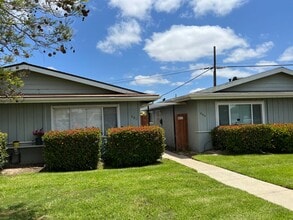 Building Photo - 806-806 N Bradley Rd