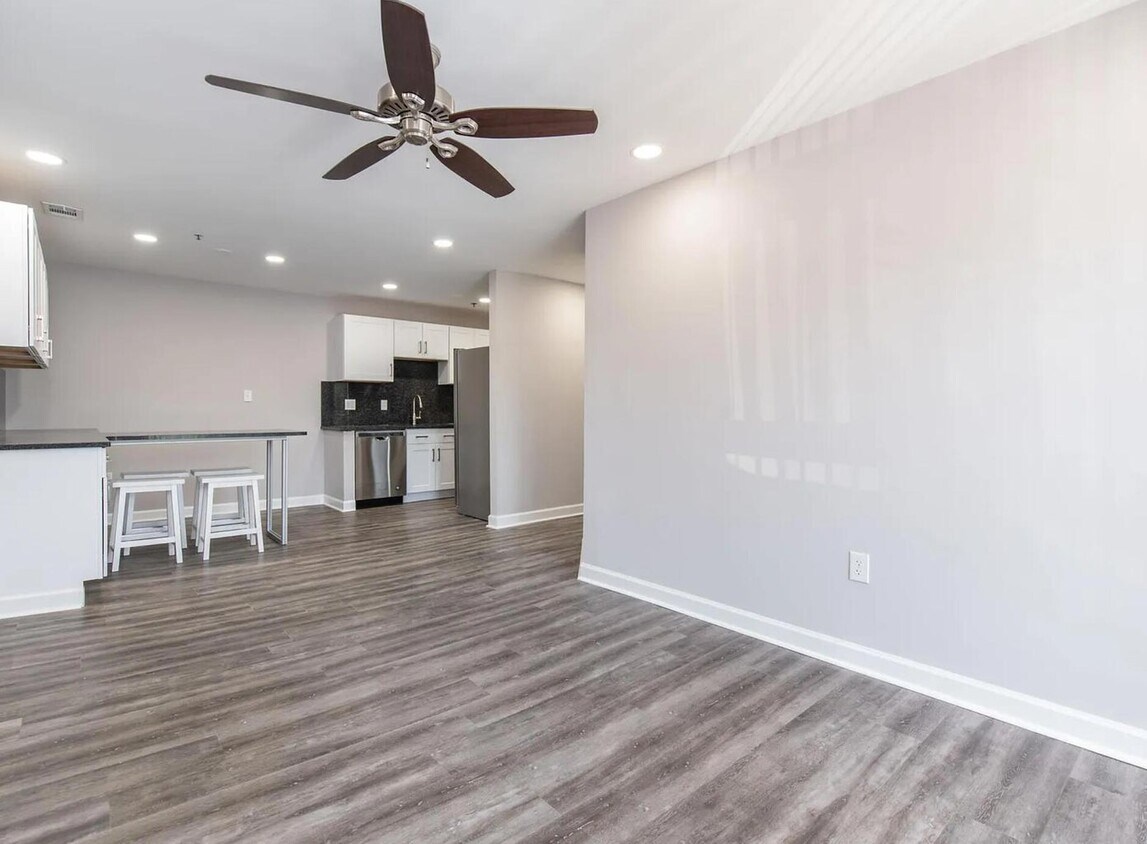 Living/Dining Combo - 209 Simpson Ave