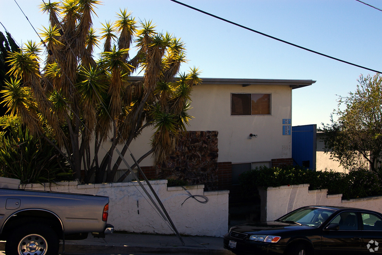 Building Photo - Bay View Apartments