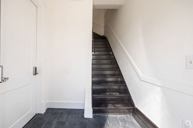 Building Photo - 2924 W 38th Pl