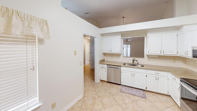 Foto del edificio - **Reduced rent** $1,880 Spacious 3-Bedroom Home in Prime North Pensacola Location