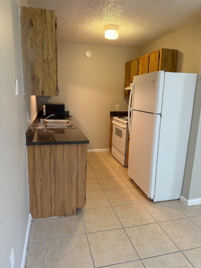 Building Photo - 1 bedroom 1 bath available in Auburndale