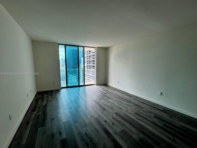 Building Photo - 1100S S Miami Ave