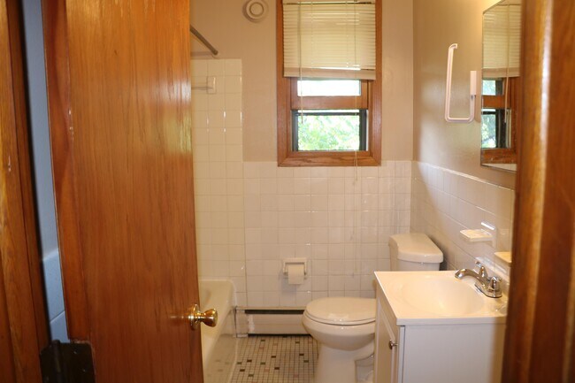Building Photo - 5712 S 34th Ave