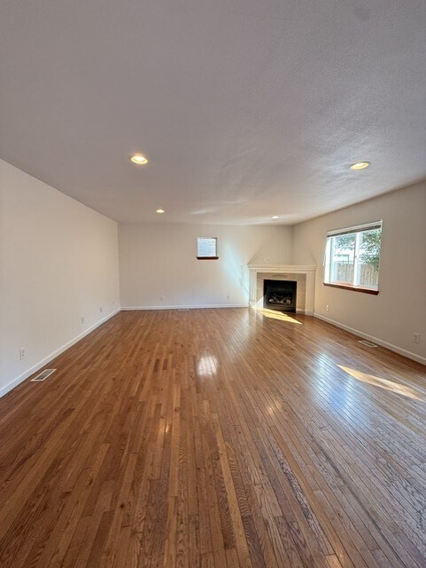 Foto del edificio - 1554 Amethyst St SE