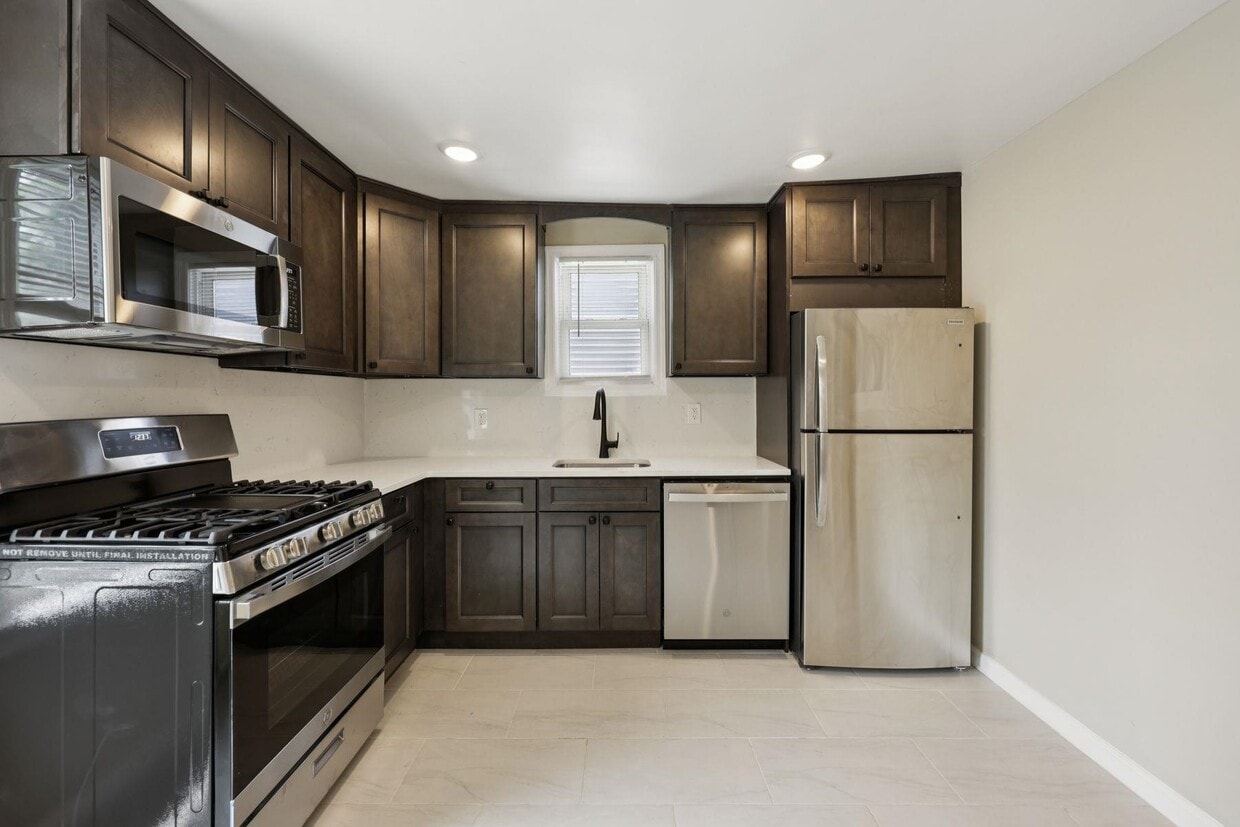 Primary Photo - 325 7th St