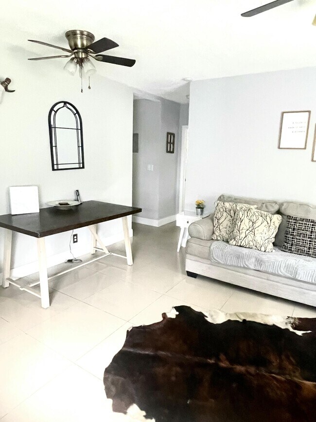 Foto del edificio - 408 SE 12th Ct