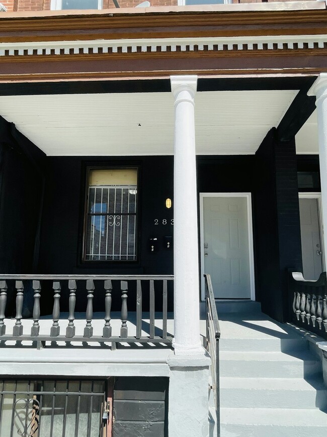 Photo - 2831 W Oxford St Apartment