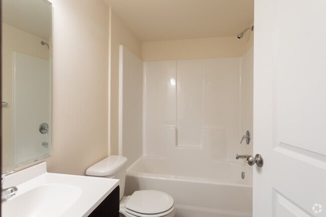 3BR,2BA-1049SF - Merritt Manor
