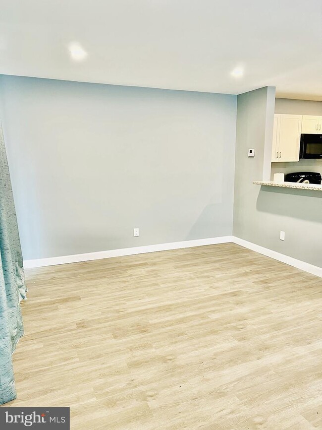 Building Photo - 9821 Brookridge Ct