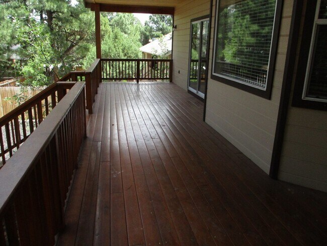Foto del edificio - 820 E Pine Ln