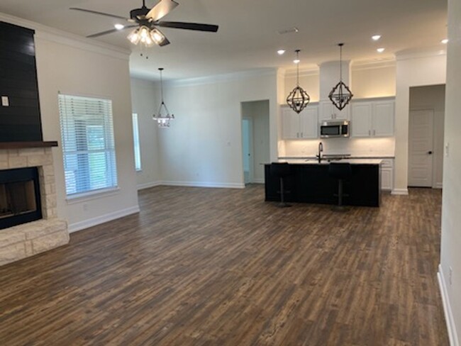 Building Photo - 107 BLAZING WIND TRAIL
