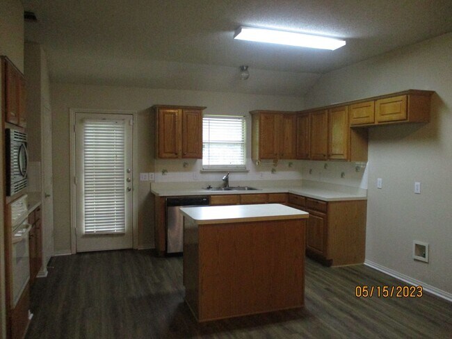 Foto del edificio - 5900 Silverpoint Ct