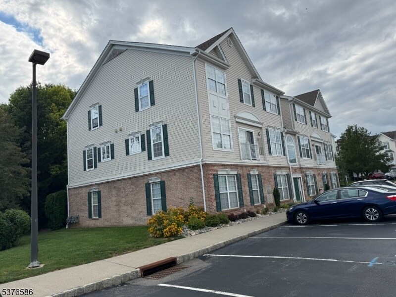 Foto principal - 143 Limerick Ln