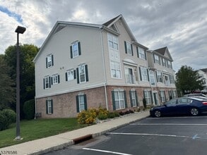 Building Photo - 143 Limerick Ln