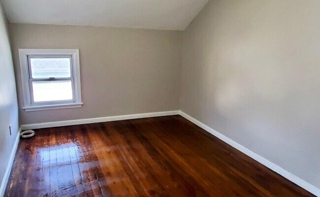 Building Photo - 2 bedroom in Fall River MA 02721