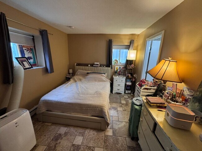 Building Photo - WOW!!!!  GREAT DEAL!  1 BEDROOM ON ALLSTON/BRIGHTON LINE AVAIL 9/1
