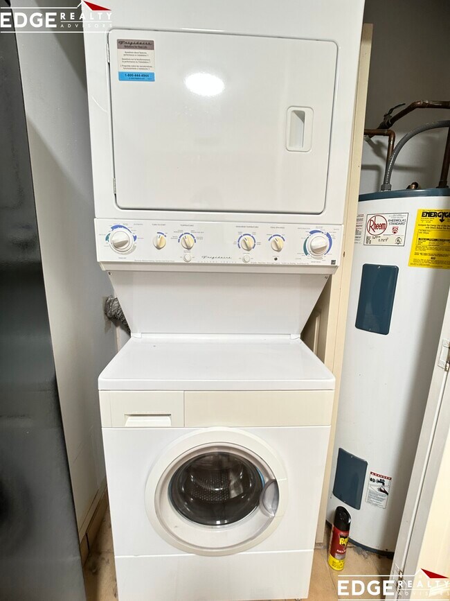 Building Photo - 147 Kelton St