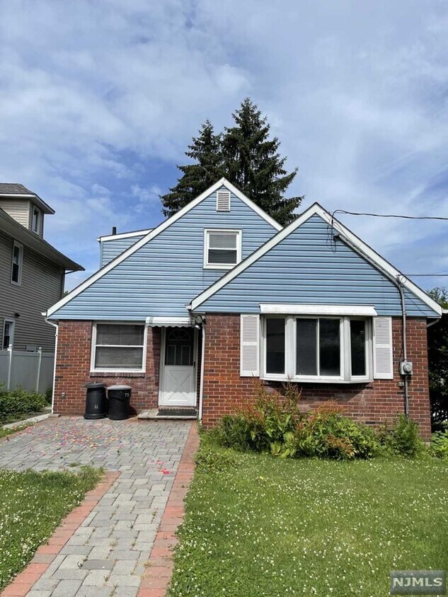 Foto principal - 75 Hackensack Ave