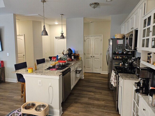 Foto del edificio - Beautiful 3 bedroom 2 bath unfurnished home in Hampstead