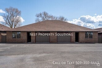 Building Photo - 1233 Rd F .2 NE