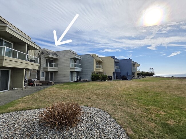 Building Photo - 1728 Edwards Dr