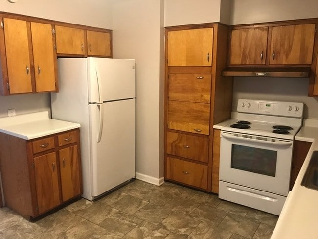 Building Photo - Grain Valley 3 Bedroom