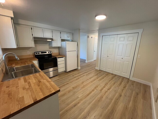 Foto del edificio - Single Level Duplex Just off Wilson