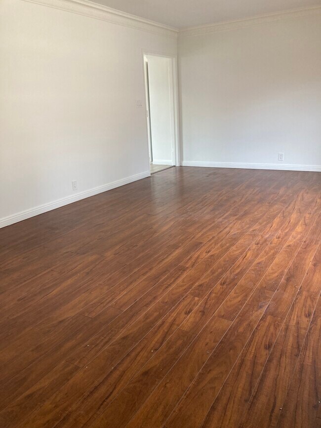 Spacious LIving Room - 4291 Leimert Blvd