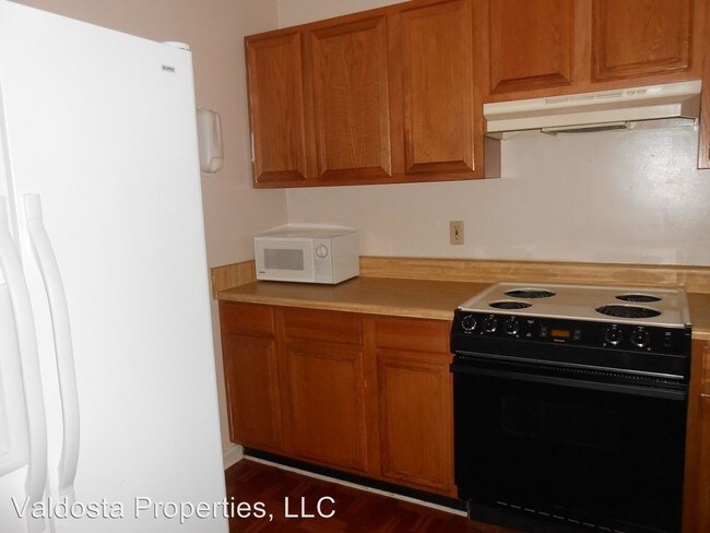 Building Photo - 3 br, 3 bath House - 816 Baytree Drive