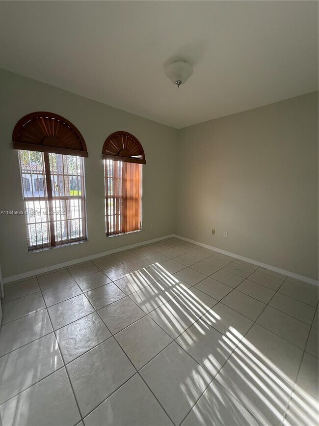 Foto del edificio - 15945 NW 81st Ct